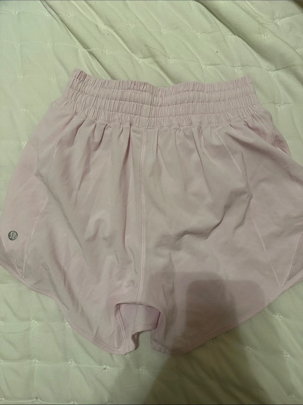 lululemon athletica hotty hot Light Pink Women’s Shorts, size 2, 4 inch